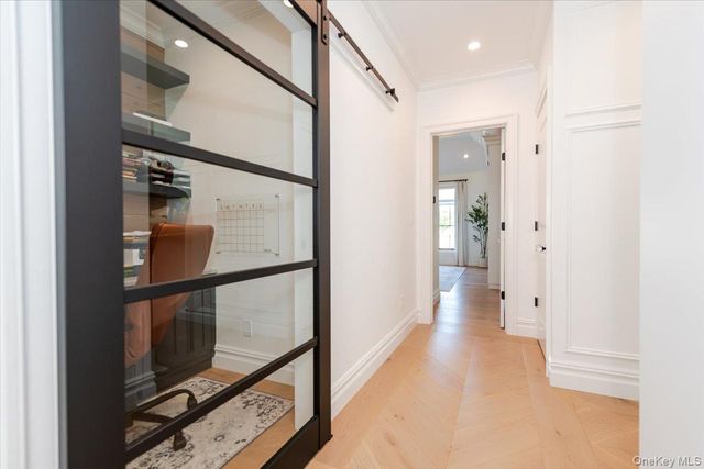 10 SKYLARK Road, Massapequa Park, NY 11762