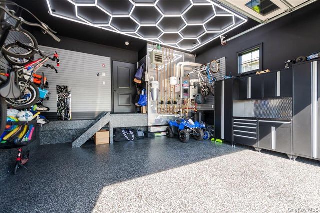 10 SKYLARK Road, Massapequa Park, NY 11762