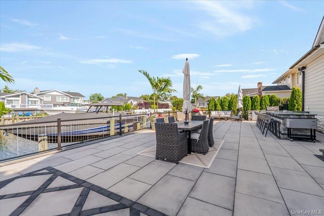 10 SKYLARK Road, Massapequa Park, NY 11762