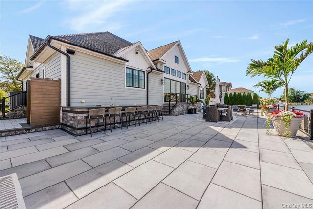 10 SKYLARK Road, Massapequa Park, NY 11762