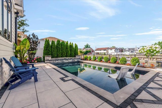 10 SKYLARK Road, Massapequa Park, NY 11762