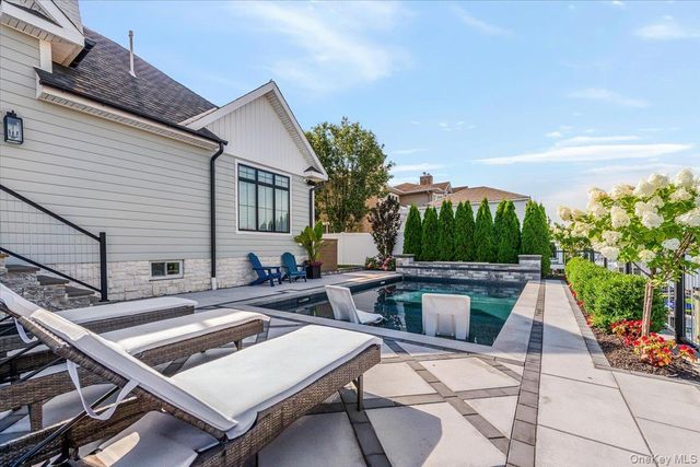 10 SKYLARK Road, Massapequa Park, NY 11762