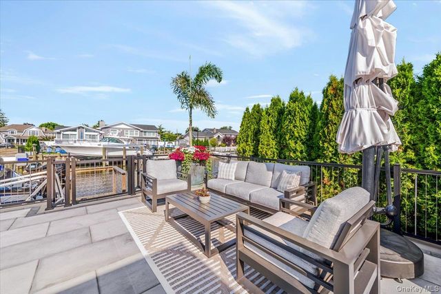 10 SKYLARK Road, Massapequa Park, NY 11762