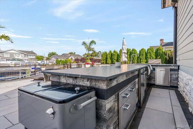 10 SKYLARK Road, Massapequa Park, NY 11762