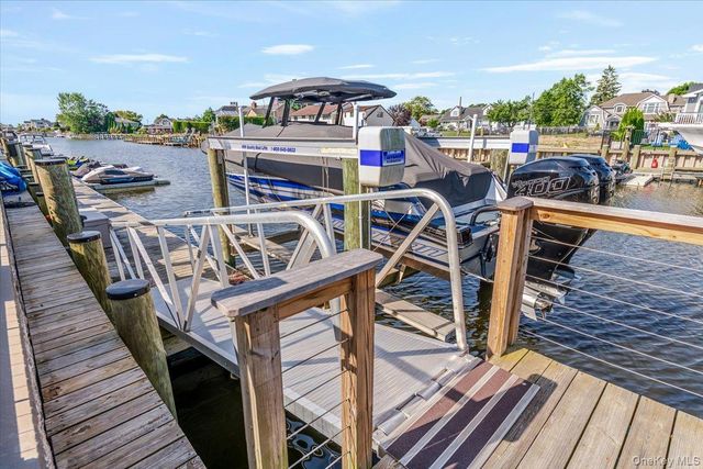 10 SKYLARK Road, Massapequa Park, NY 11762