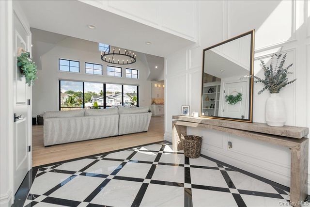 10 SKYLARK Road, Massapequa Park, NY 11762