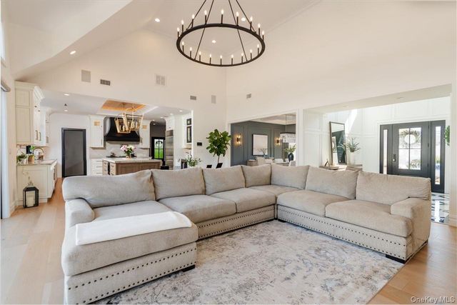 10 SKYLARK Road, Massapequa Park, NY 11762