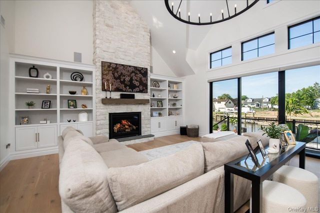 10 SKYLARK Road, Massapequa Park, NY 11762