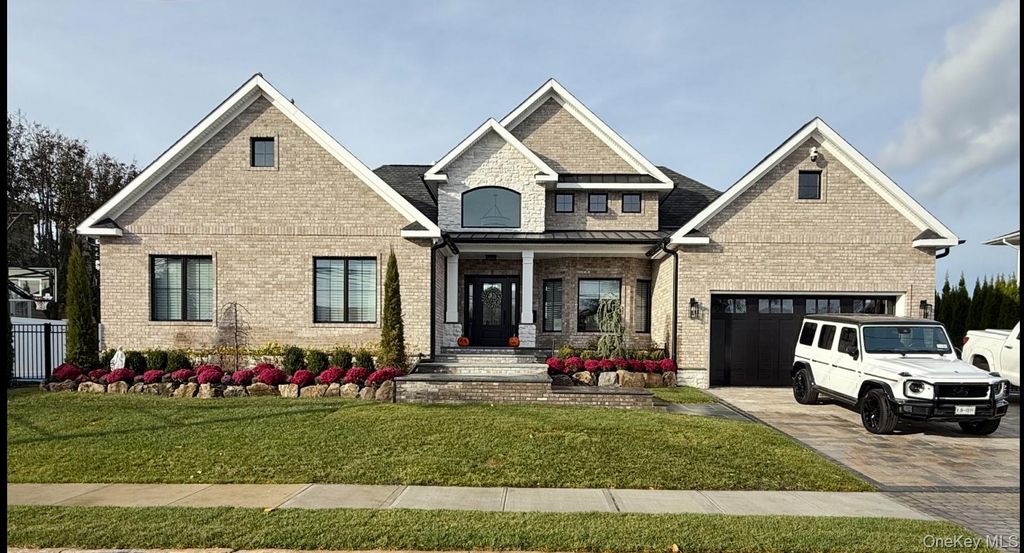 10 SKYLARK Road, Massapequa Park, NY 11762