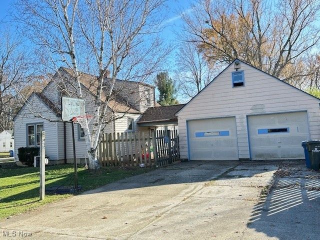 3296 W 231st Street, North Olmsted, OH 44070