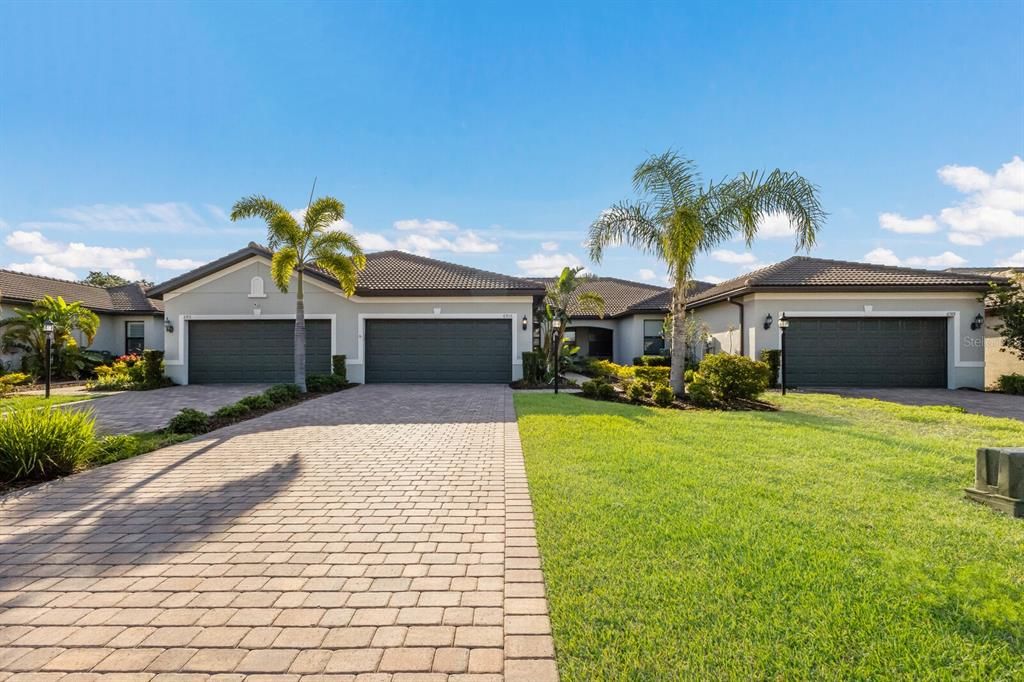 Image 1 of property listing at 6915 DORSET COURT, Lakewood Ranch, FL 34202