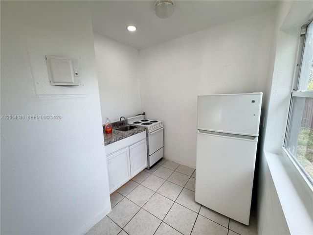 2041 S jackson st 4, Hollywood, FL 33020