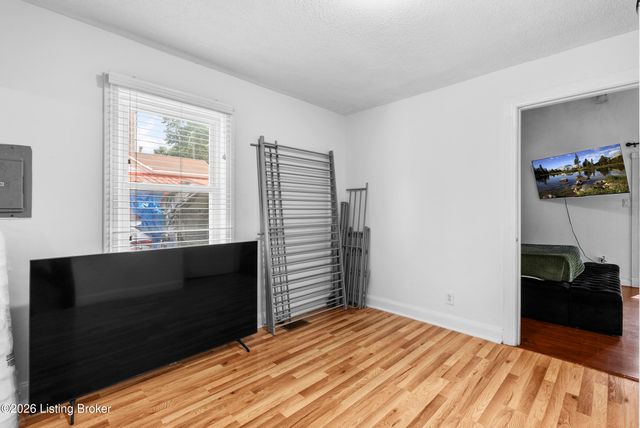4404 Malcolm Rd, Louisville, KY 40216