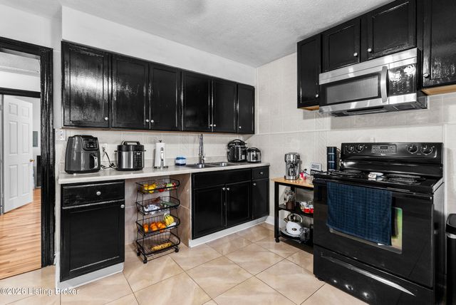 4404 Malcolm Rd, Louisville, KY 40216