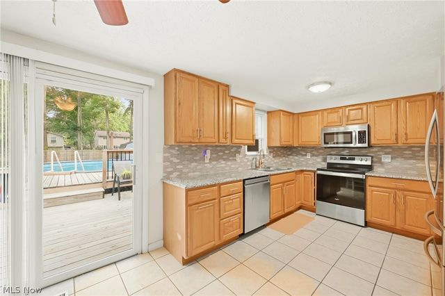 7794 Castle Rock, Warren, OH 44484