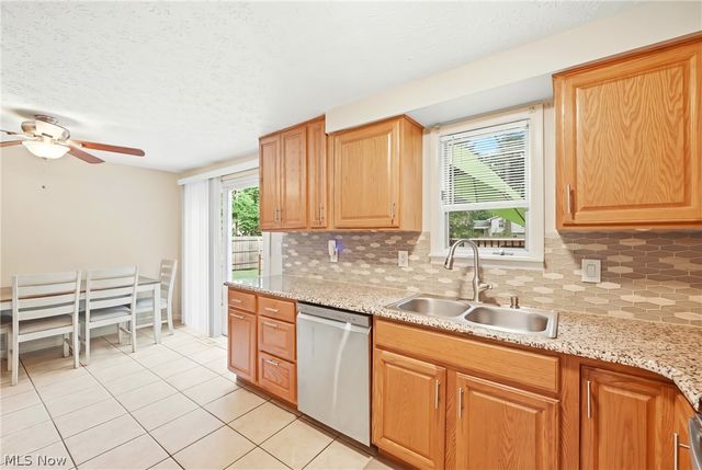 7794 Castle Rock, Warren, OH 44484