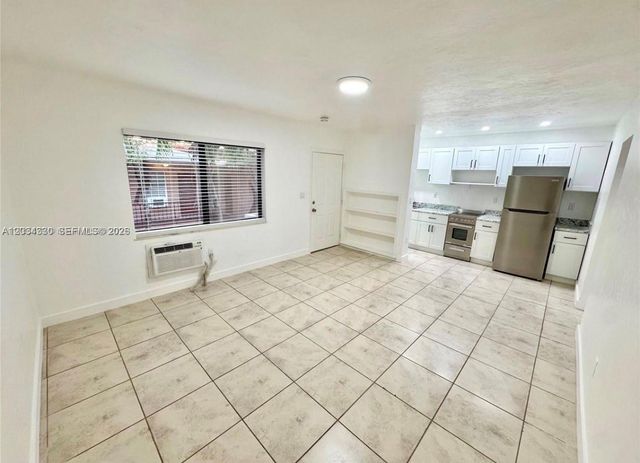 550 SW 10th St 6, Miami, FL 33130