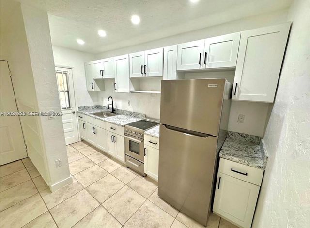 550 SW 10th St 6, Miami, FL 33130