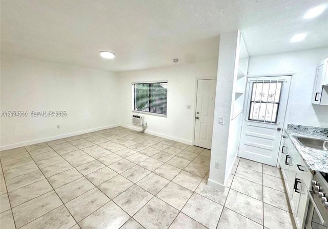 550 SW 10th St 6, Miami, FL 33130