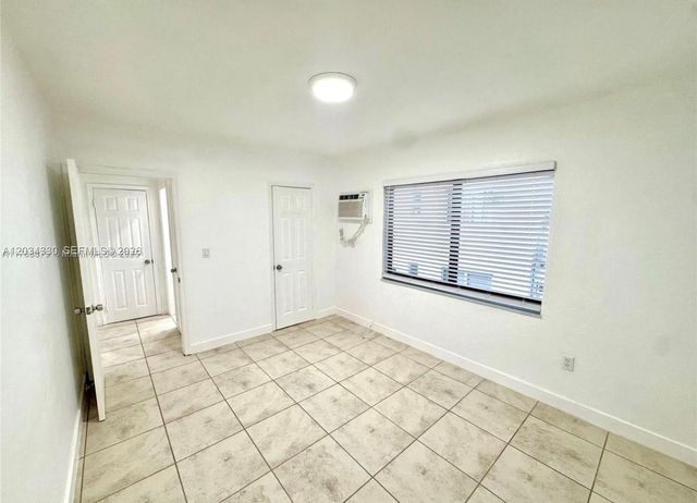 550 SW 10th St 6, Miami, FL 33130