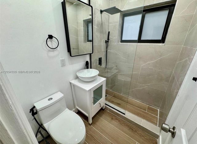 550 SW 10th St 6, Miami, FL 33130