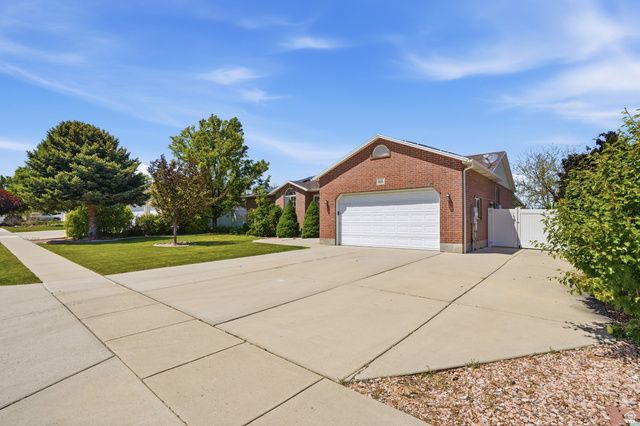 4684 W SUNNY MEADOW DR, South Jordan, UT 84095