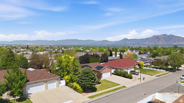 4684 W SUNNY MEADOW DR, South Jordan, UT 84095