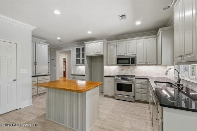303 Hunters Crest, Ridgeland, MS 39157