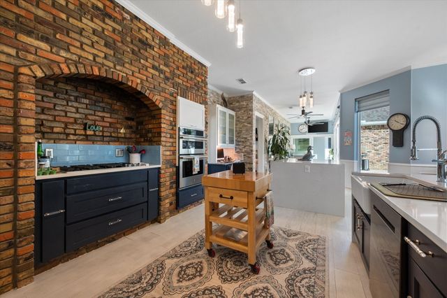 5211 Vicksburg Drive, Arlington, TX 76017