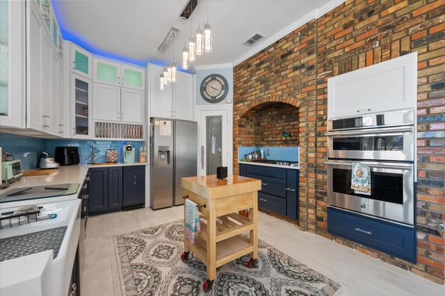 5211 Vicksburg Drive, Arlington, TX 76017