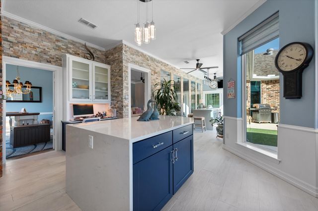 5211 Vicksburg Drive, Arlington, TX 76017