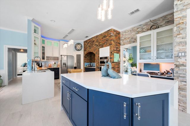 5211 Vicksburg Drive, Arlington, TX 76017