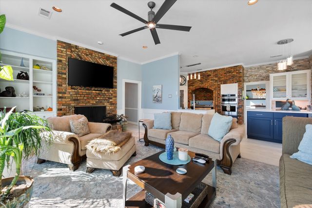 5211 Vicksburg Drive, Arlington, TX 76017