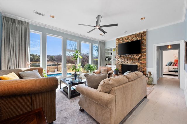 5211 Vicksburg Drive, Arlington, TX 76017