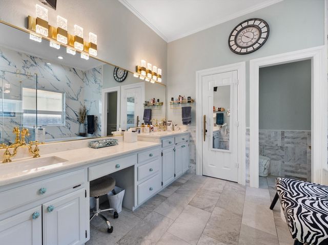 5211 Vicksburg Drive, Arlington, TX 76017