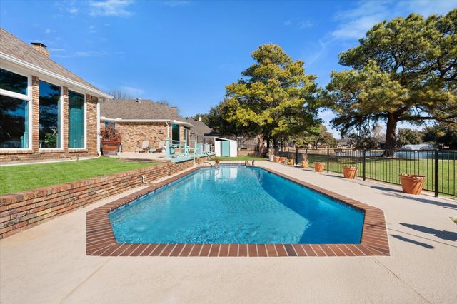 5211 Vicksburg Drive, Arlington, TX 76017