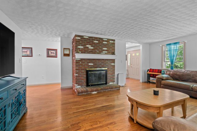 6 Bona Vista Drive, Bow, NH 03304