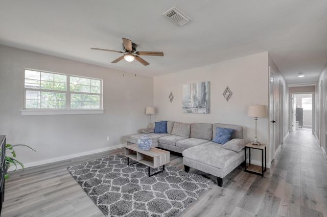 409 Talley ST, Taylor, TX 76574