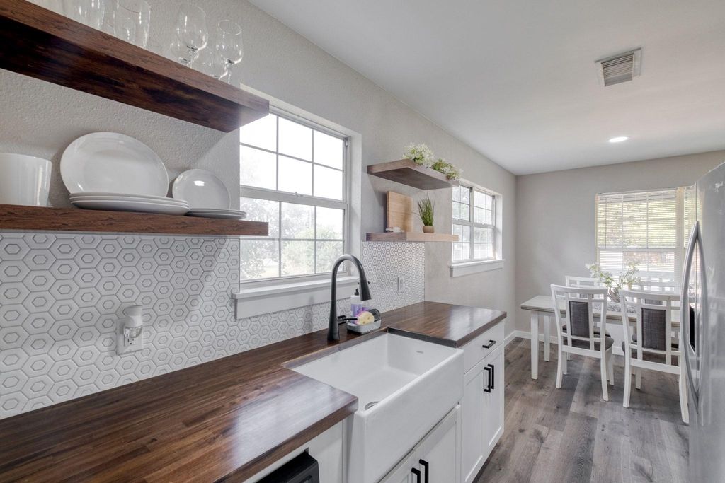 409 Talley ST, Taylor, TX 76574