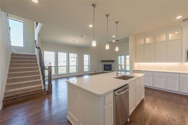 560 Thoroughbred Avenue, Frisco, TX 75036