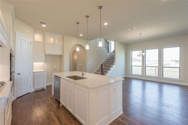 560 Thoroughbred Avenue, Frisco, TX 75036