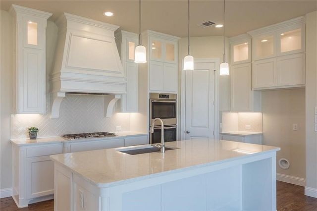 560 Thoroughbred Avenue, Frisco, TX 75036