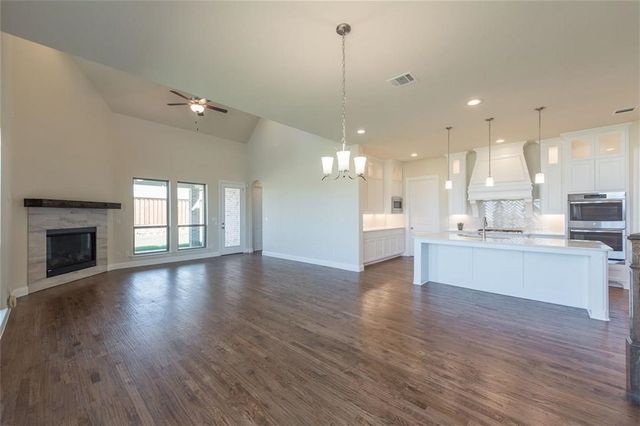 560 Thoroughbred Avenue, Frisco, TX 75036