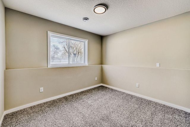 6110 Lakeland Avenue N, Crystal, MN 55428