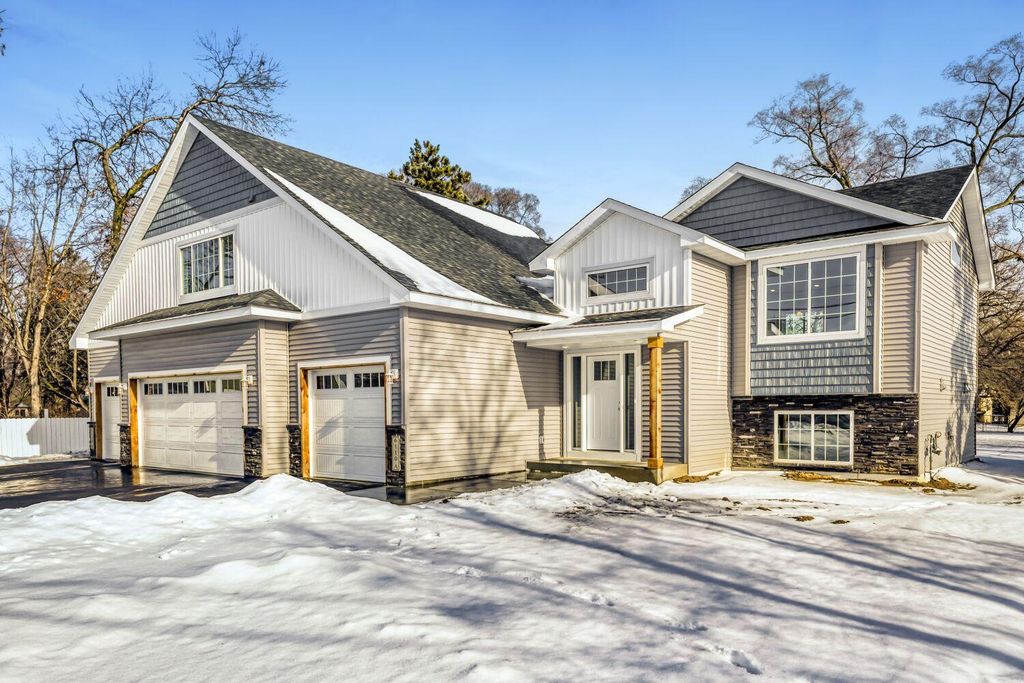6110 Lakeland Avenue N, Crystal, MN 55428