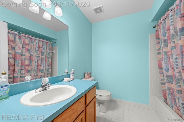 48578 Edgemont Court, Shelby Charter Township, MI 48315