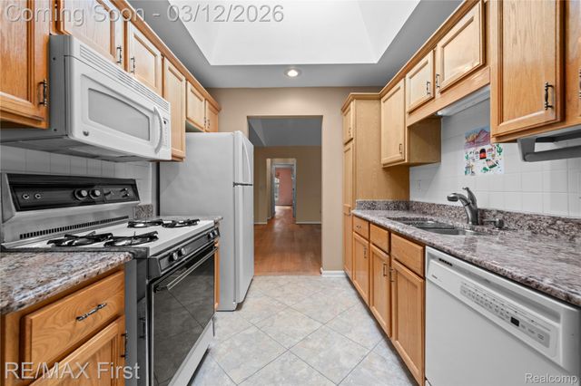 48578 Edgemont Court, Shelby Charter Township, MI 48315