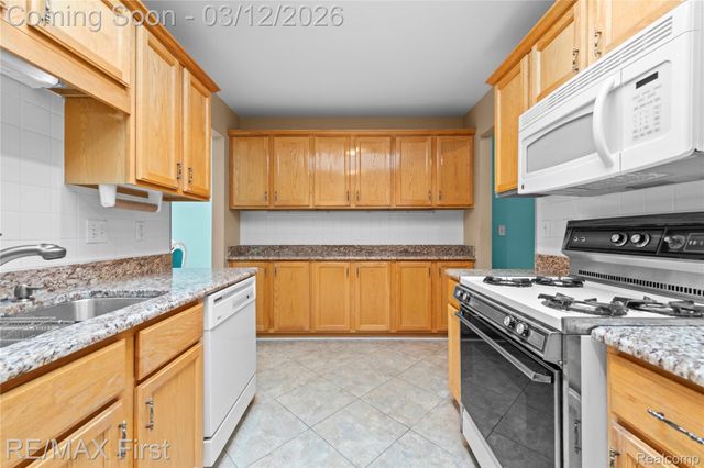 48578 Edgemont Court, Shelby Charter Township, MI 48315