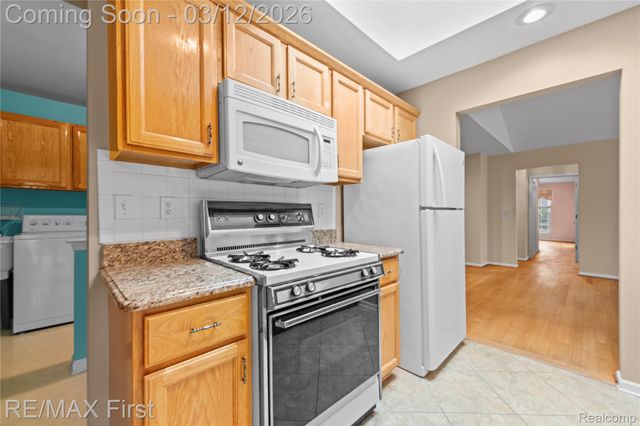 48578 Edgemont Court, Shelby Charter Township, MI 48315