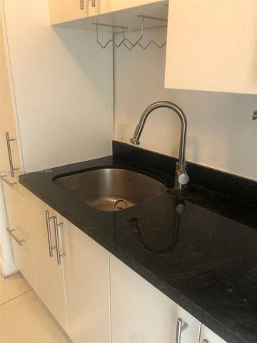 7155 Rue Notre Dame, Miami Beach, FL 33141